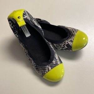 Simply vera flats Snake skin and neon yellow